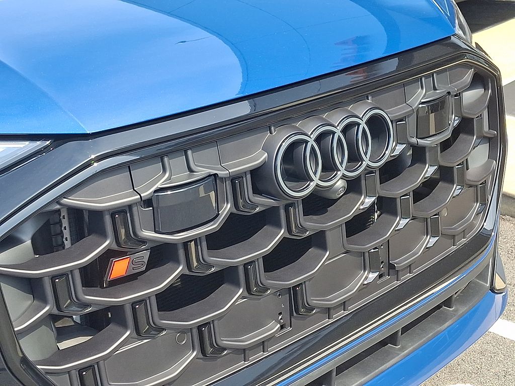 Thumbnail: 2026 Audi SQ8 - 4