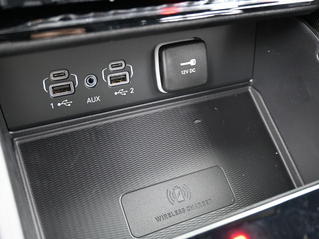 New 2026 Diamond Black Crystal Pearlcoat Jeep Laredo image 23