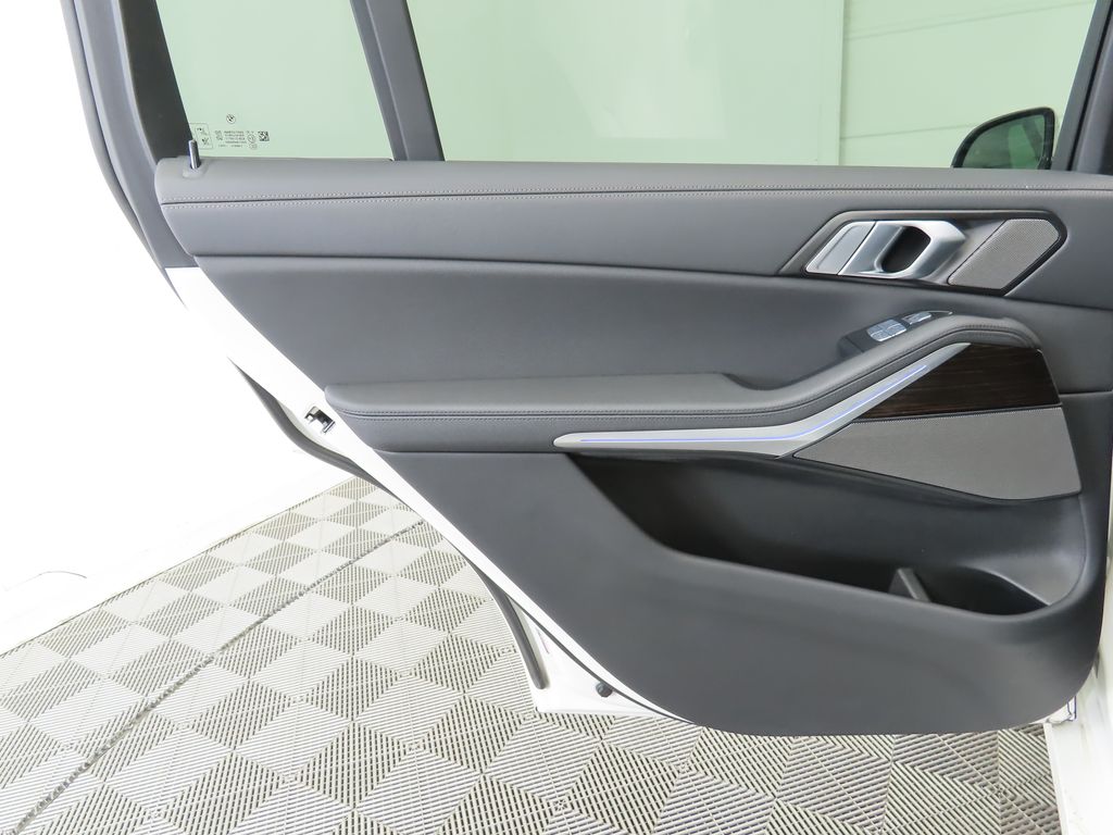 2021 BMW X7 xDrive40i 27