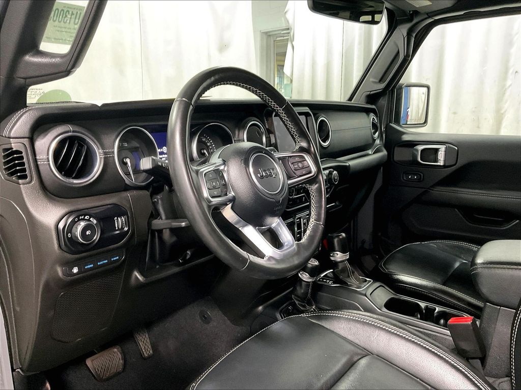 2023 Jeep Wrangler — photo 8