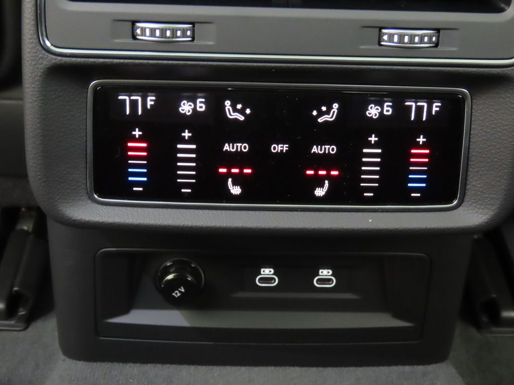 Thumbnail: 2026 Audi SQ7 - 23