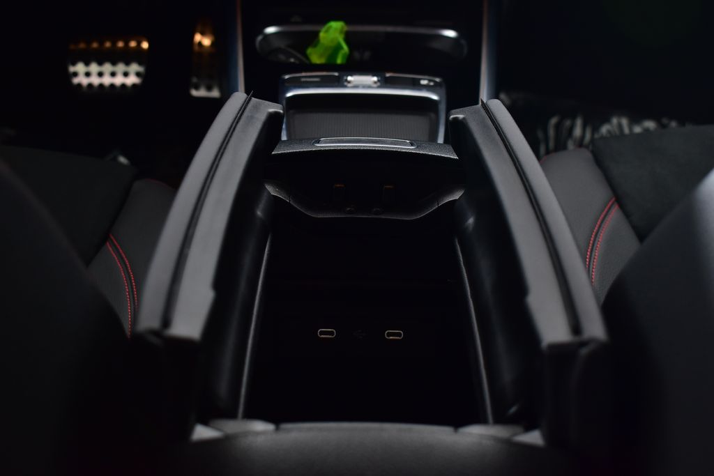 Thumbnail: 2025 Mercedes-Benz GLB - 22