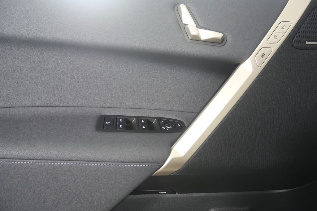 Thumbnail: 2026 BMW iX - 8