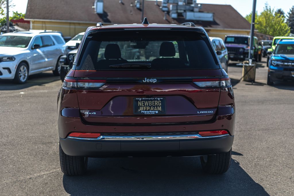 2026 Jeep Grand Cherokee Laredo X thumbnail 9