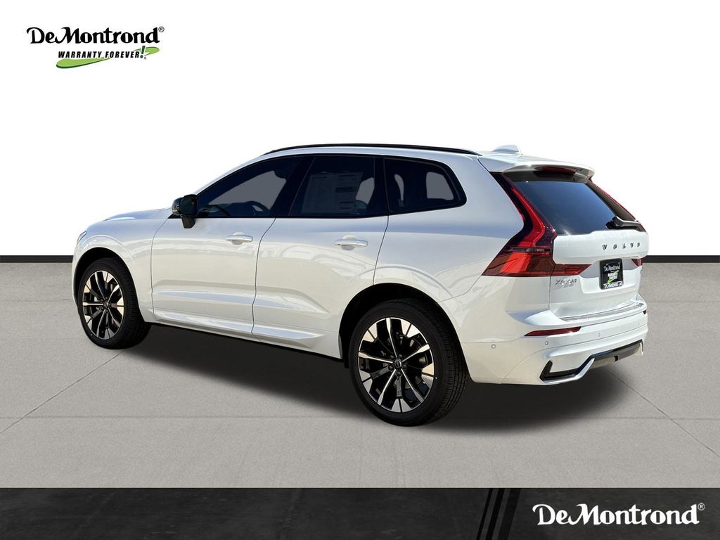 New 2026 Crystal White Volvo B5 Plus image 7