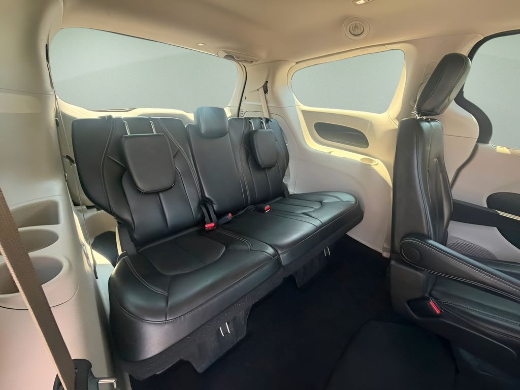 Used 2024 Chrysler Pacifica Van