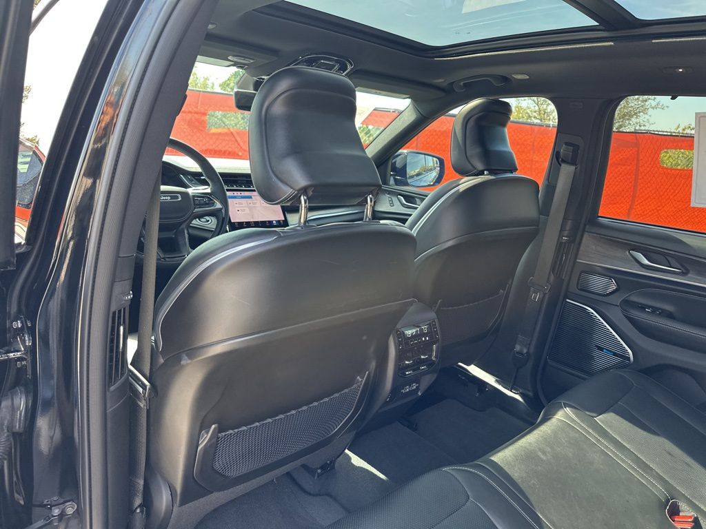 Used Car 2023 Jeep Grand Cherokee  Overland For Sale Under $40,000 In Austin, Texas