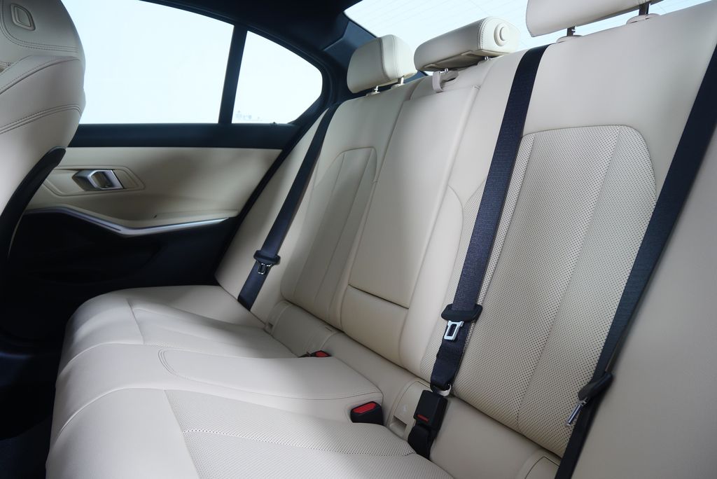 Thumbnail: 2026 BMW 3 Series - 16