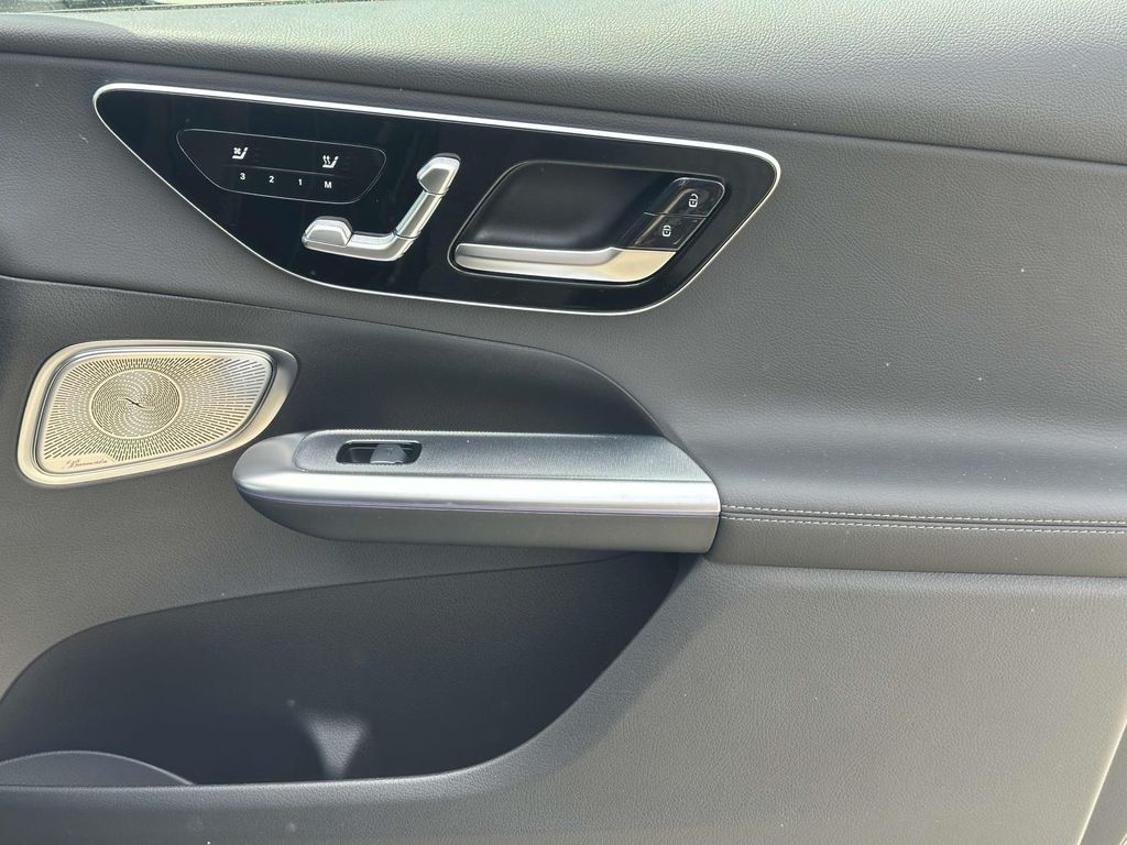 2025 Mercedes-Benz GLC 300 19