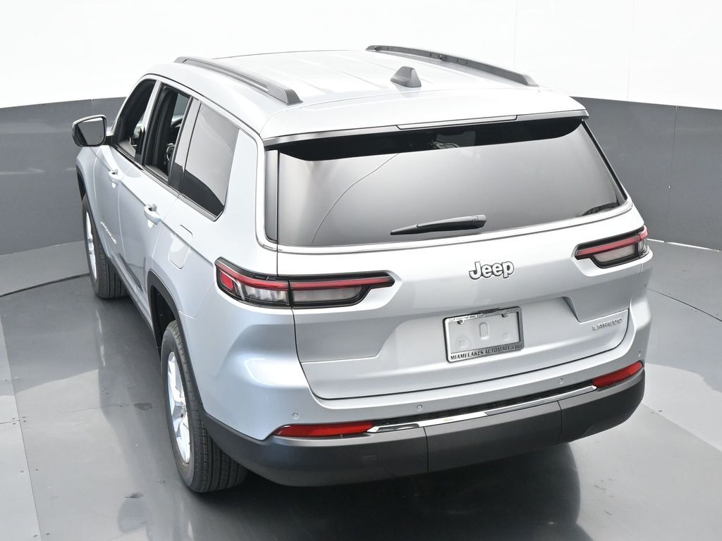 Used 2024 Silver Zynith Jeep Laredo image 41