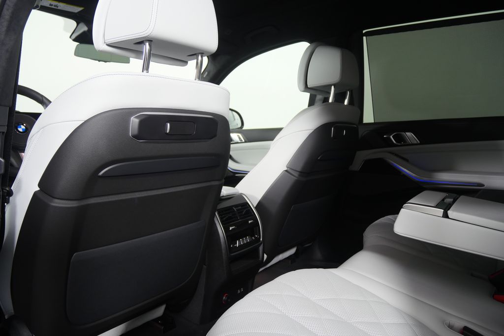 Thumbnail: 2026 BMW X7 - 31