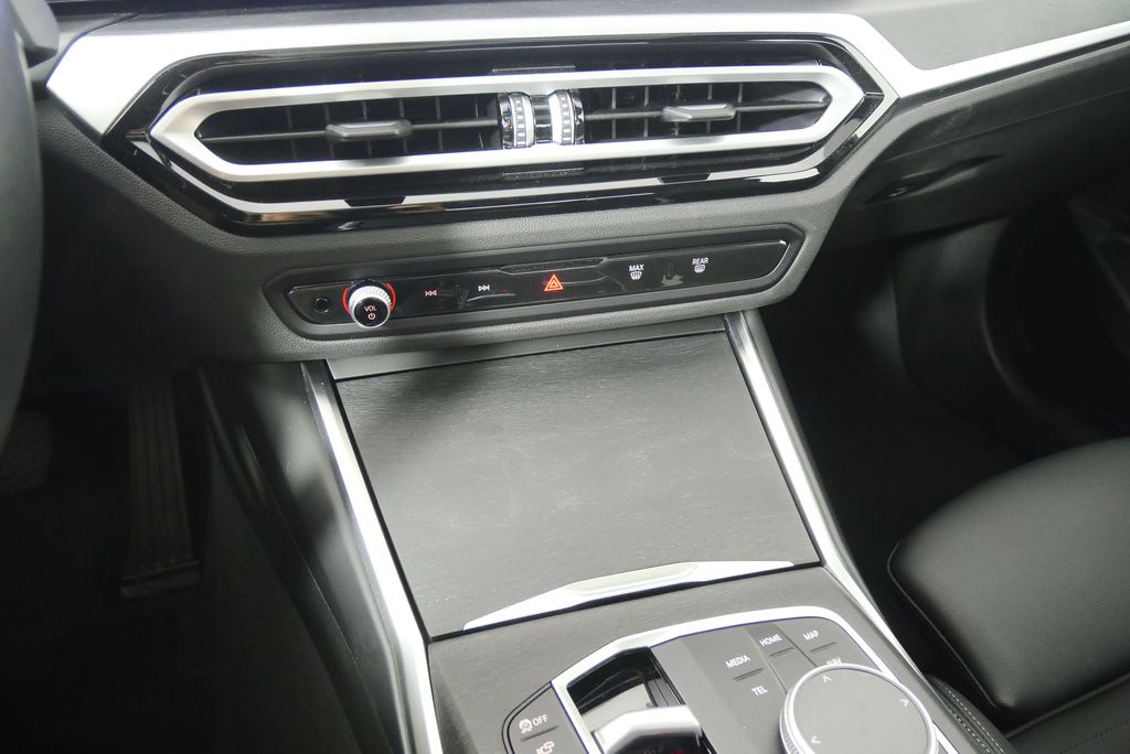 Thumbnail: 2024 BMW 3 Series - 23