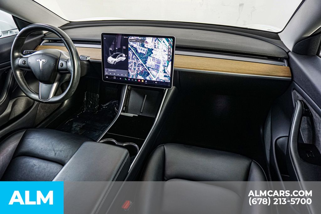 Used 2018  Tesla Long Range image 22