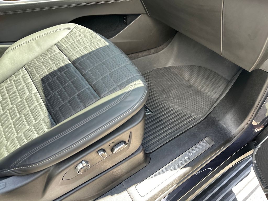 Used Car 2025 Cadillac Escalade  Sport Platinum For Sale Under $120,000 In Austin, Texas
