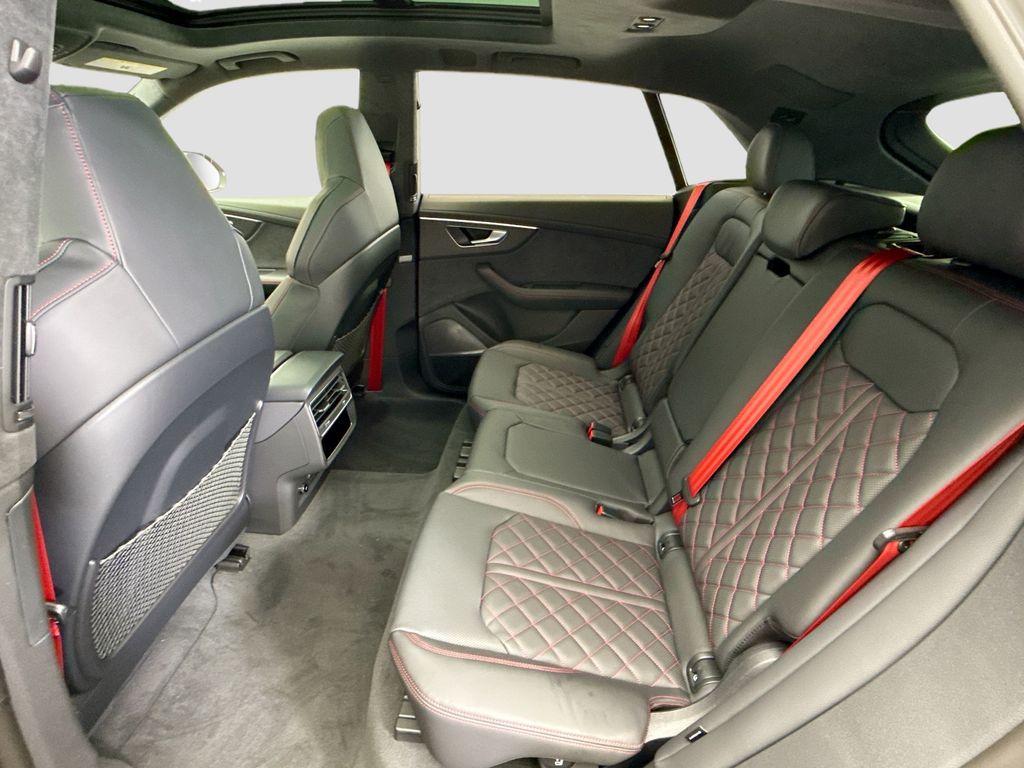 Thumbnail: 2026 Audi SQ8 - 21