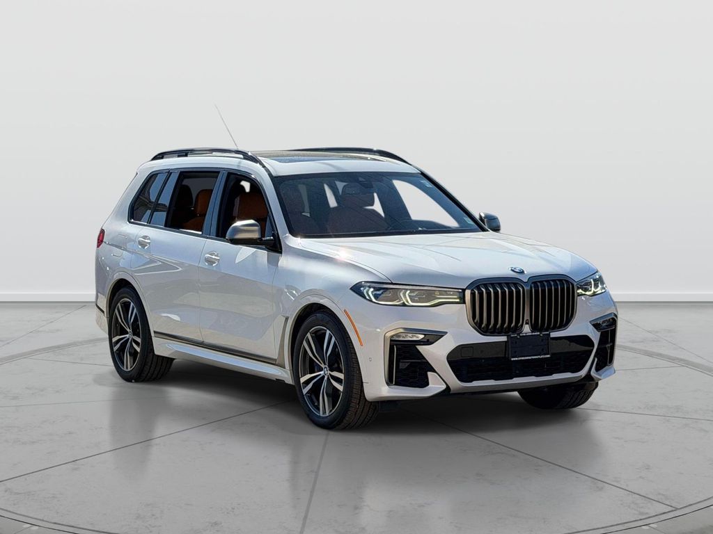 2020 BMW X7 M50i's photo