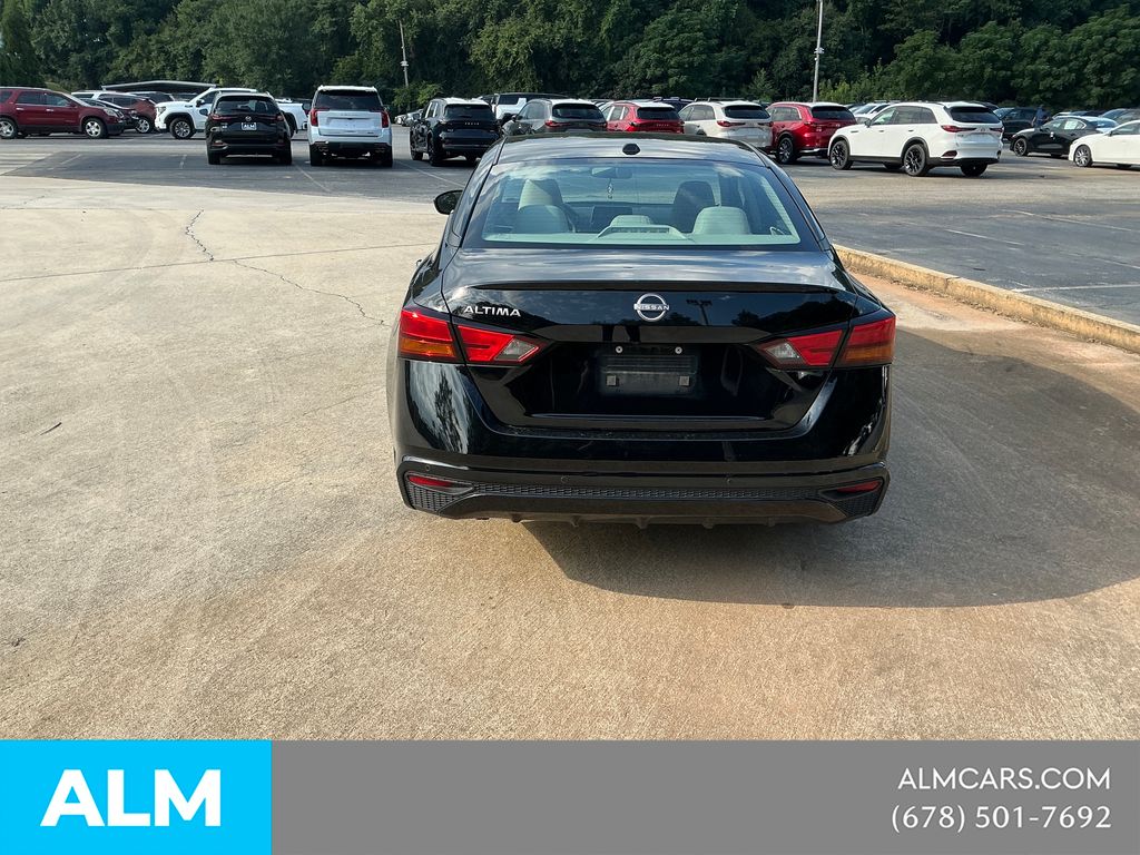 Used 2025 Black Nissan 2.5 SV image 5