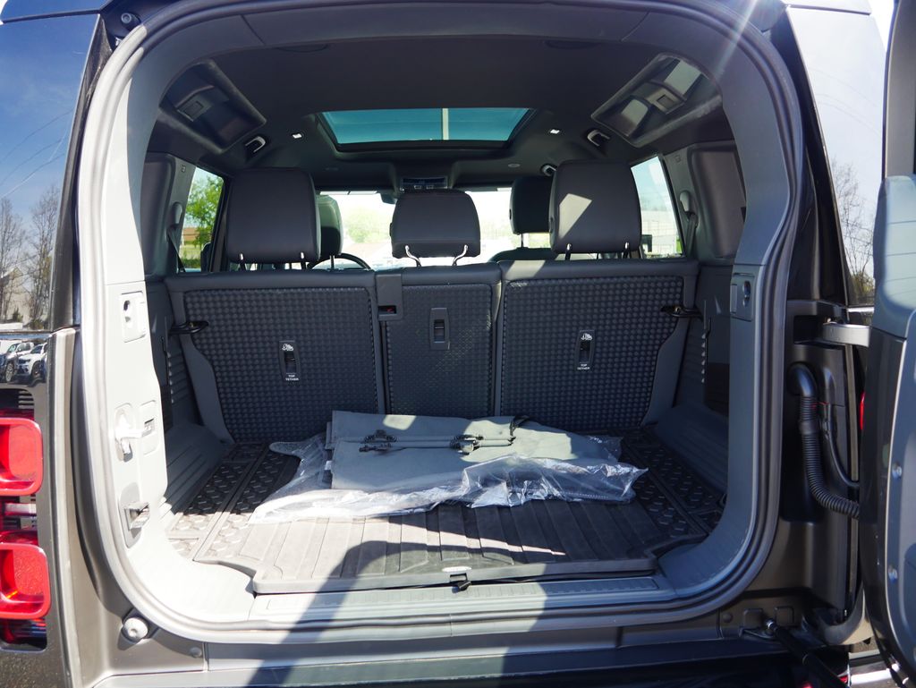 Thumbnail: 2023 Land Rover Defender - 20