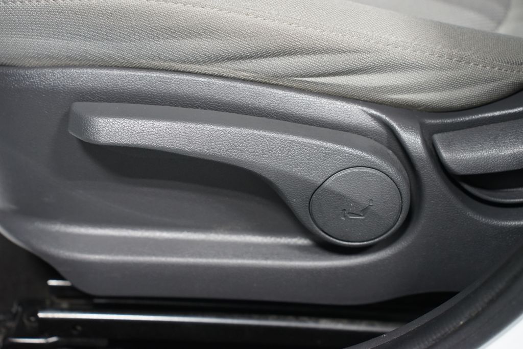 Thumbnail: 2013 Hyundai Accent - 25