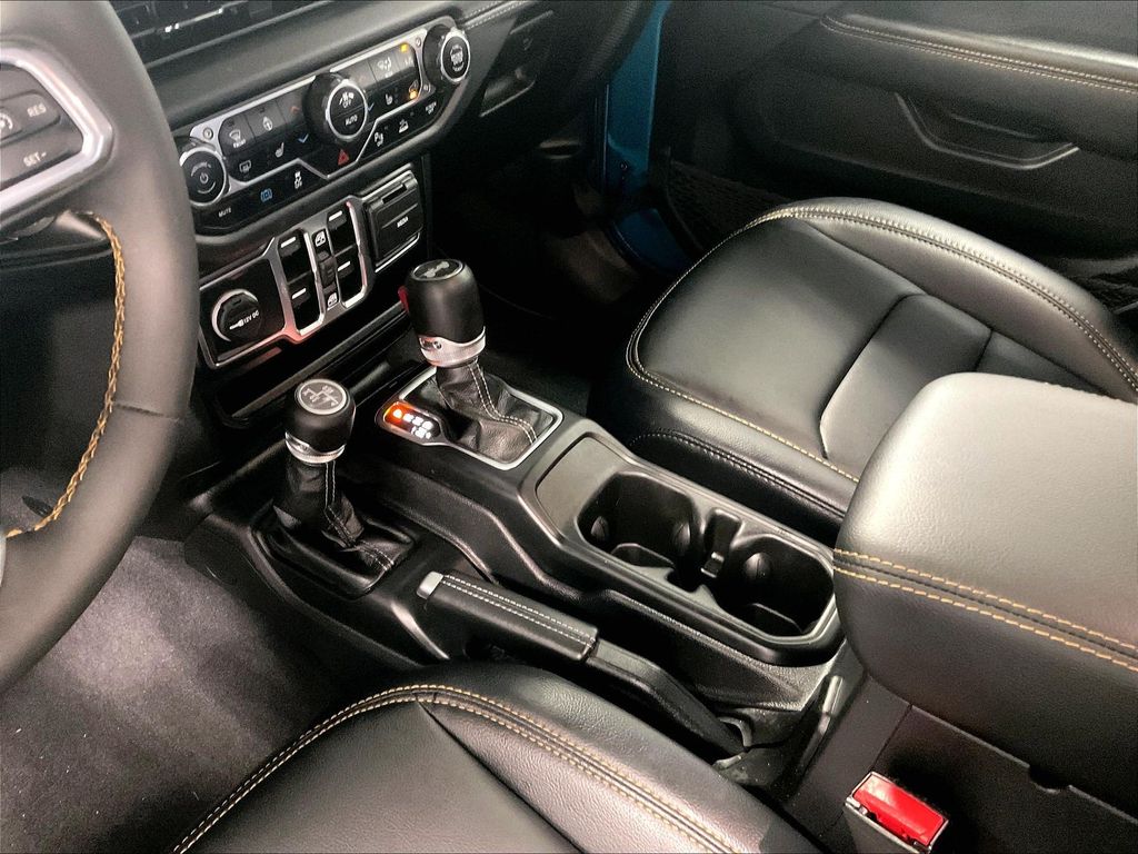 2024 Jeep Wrangler — photo 21
