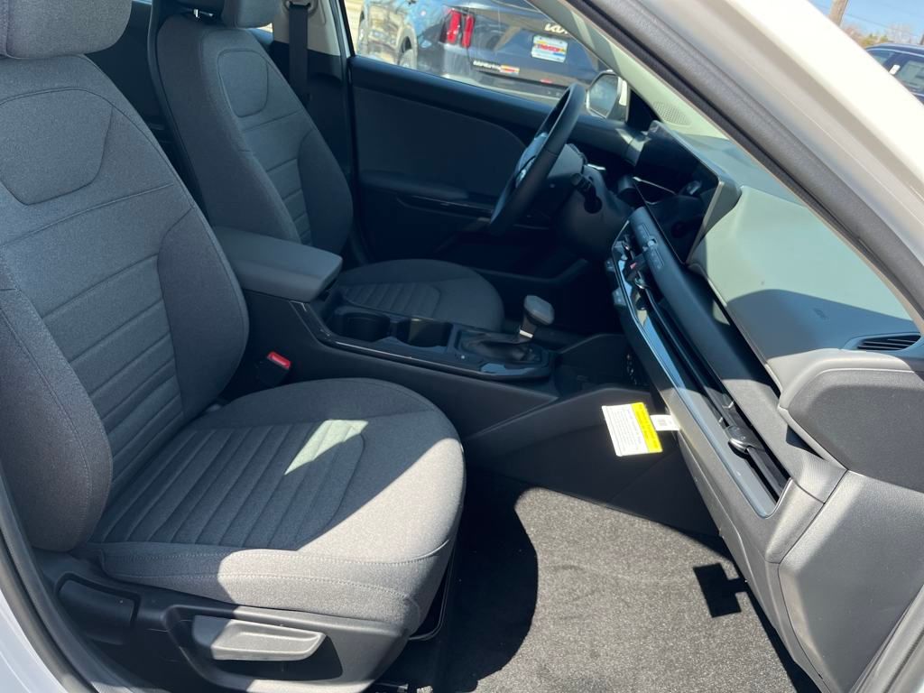 2025 Kia K4 EX photo