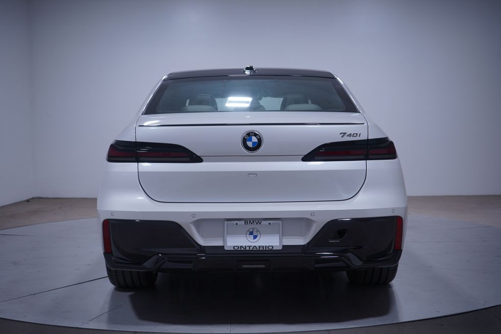 Thumbnail: 2025 BMW 7 Series - 5