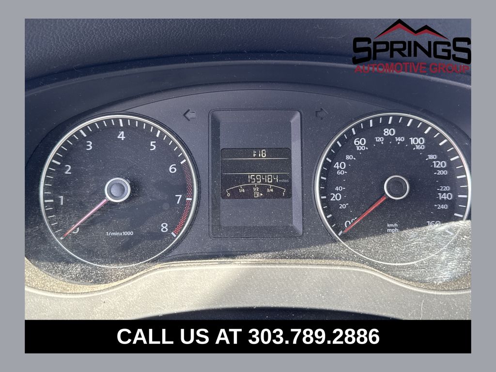 Gray 2013 Volkswagen Jetta SE Sedan Front-Wheel Drive 6-Speed Automatic