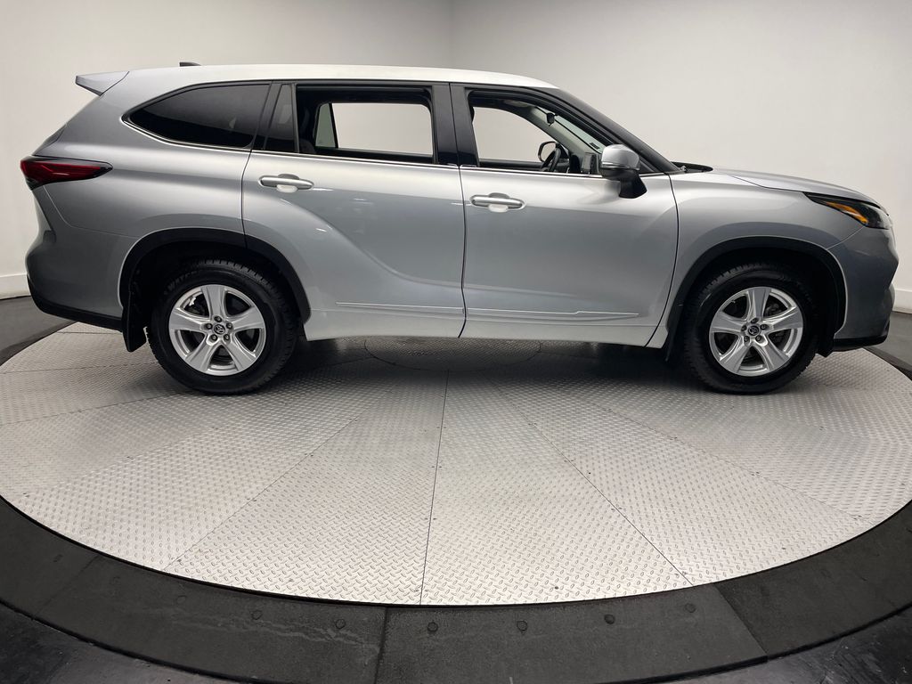 2022 Toyota Highlander LE 4