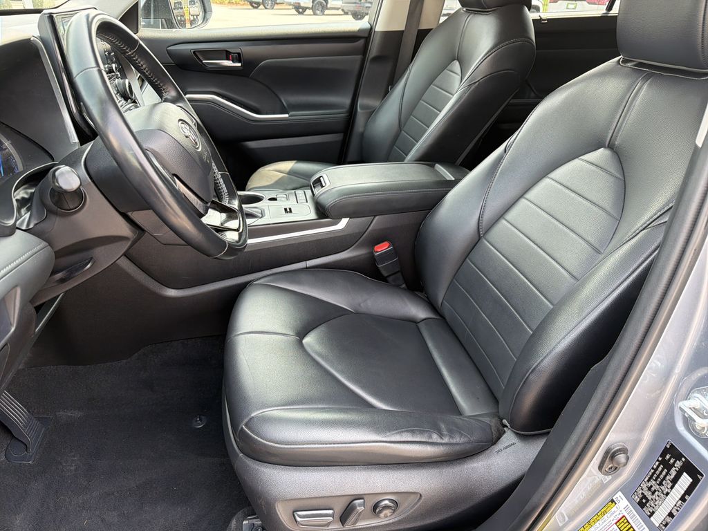 Used 2021 Toyota Highlander Hybrid SUV
