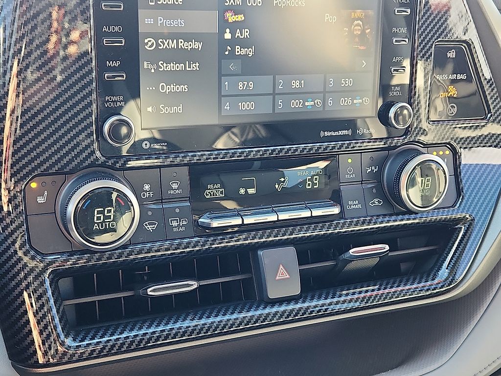 Thumbnail: 2021 Toyota Highlander - 18