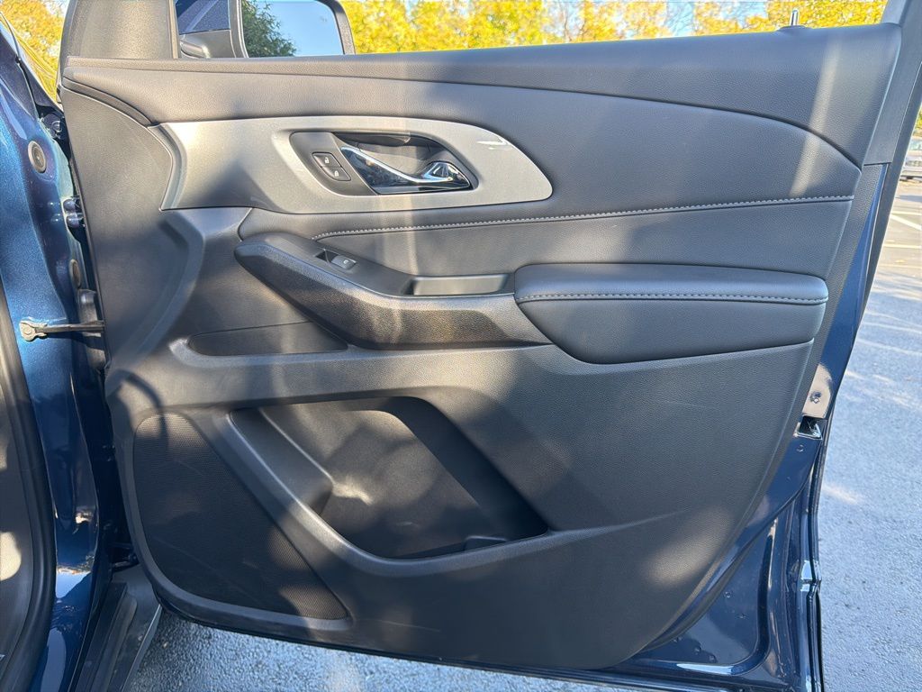 Thumbnail: 2023 Chevrolet Traverse - 27