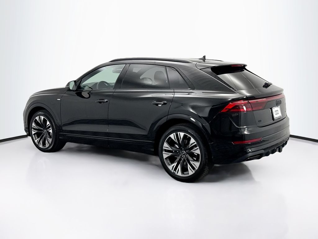 Thumbnail: 2026 Audi Q8 - 7