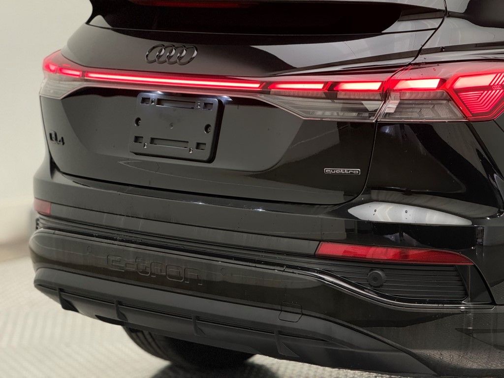 Thumbnail: 2022 Audi Q4 e-tron - 16