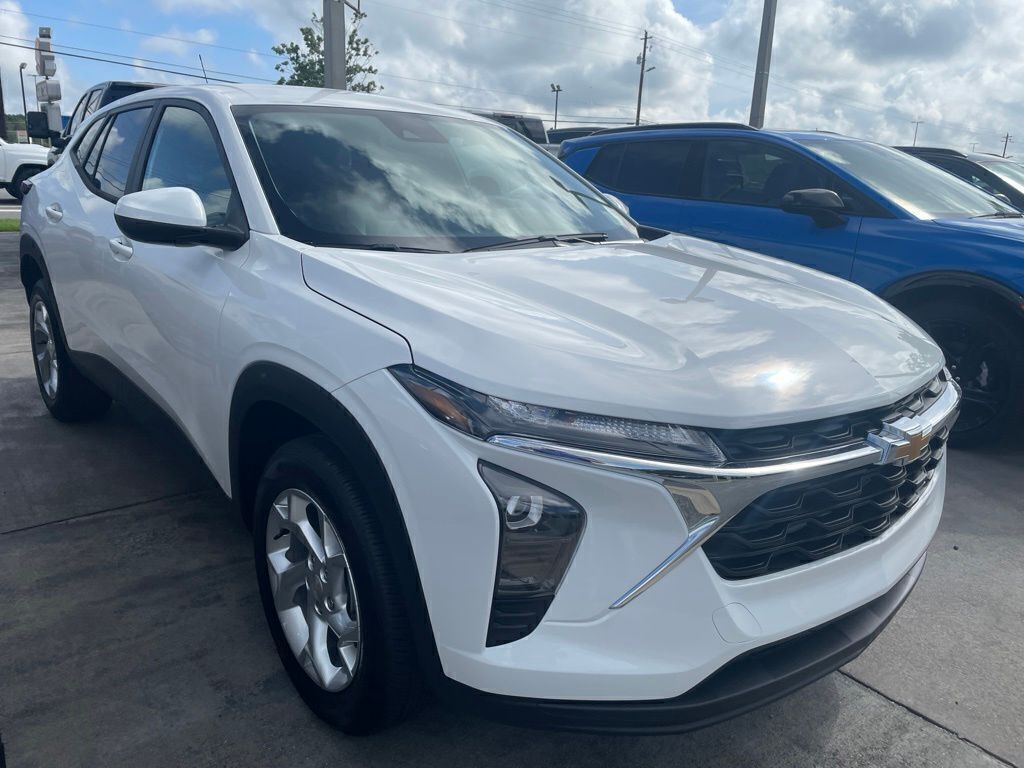Summit White 2026 Chevrolet Trax SUV / Crossover Front-Wheel Drive 6-Speed Automatic