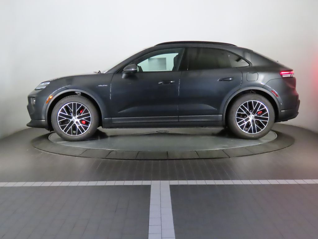 Thumbnail: 2025 Porsche Macan - 2