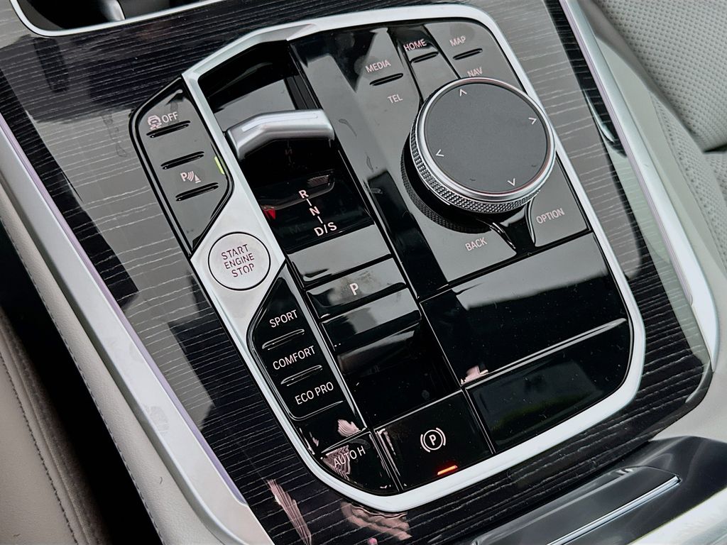 Thumbnail: 2026 BMW X5 - 15