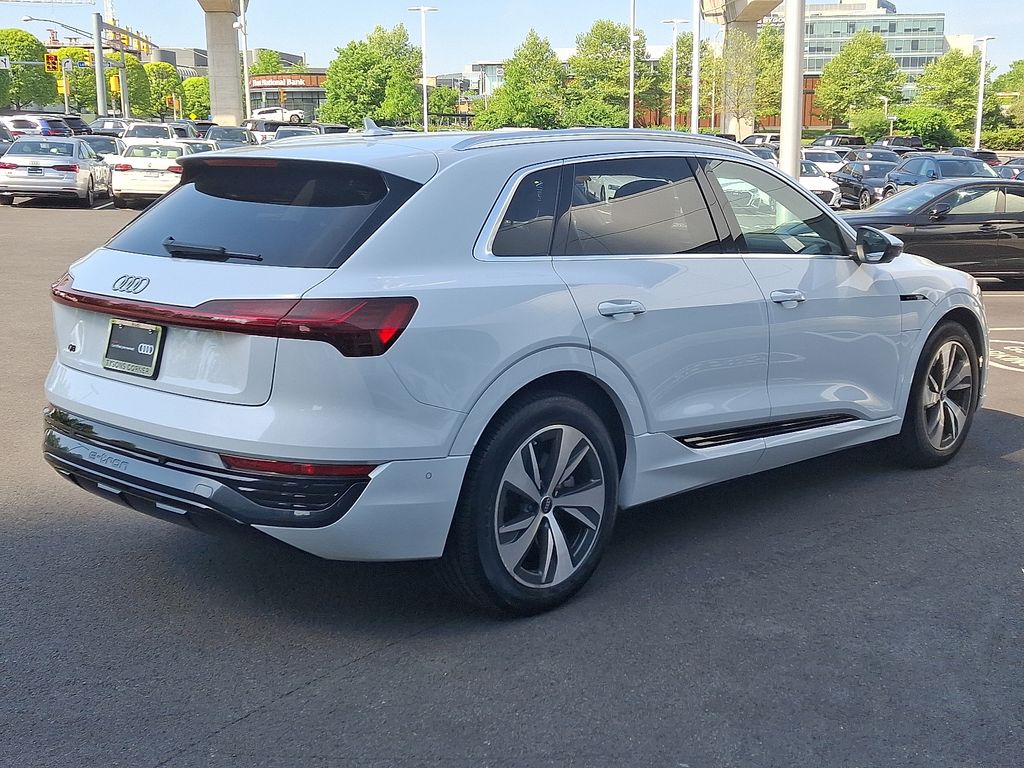 2024 Audi Q8 e-tron Premium Plus 4