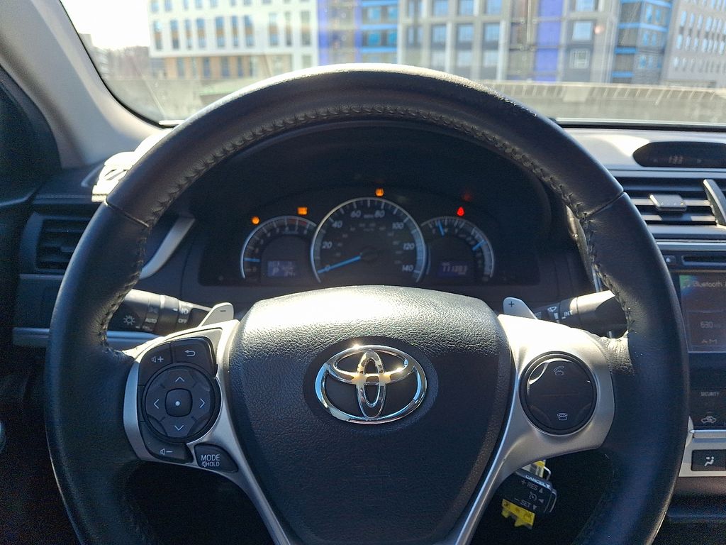 Thumbnail: 2013 Toyota Camry - 21