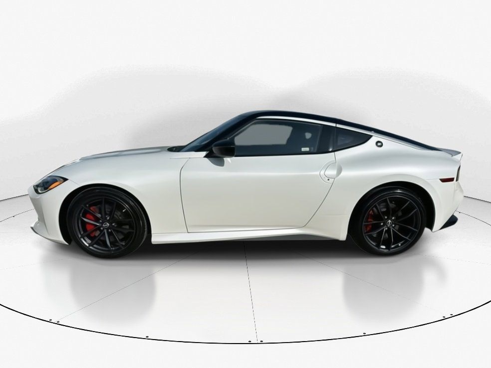 2024 Everest White Pearl Tricoat/Super Black Nissan Z Performance RWD Coupe