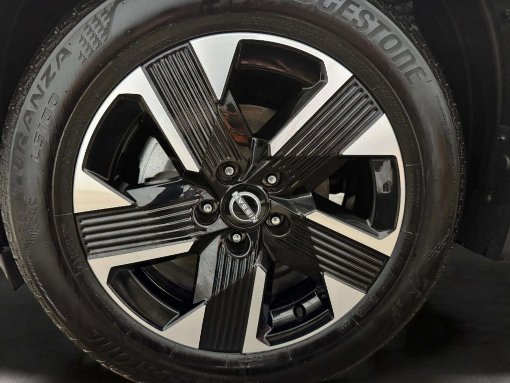 Certified Used 2025 Gun Metallic Nissan SR image 23