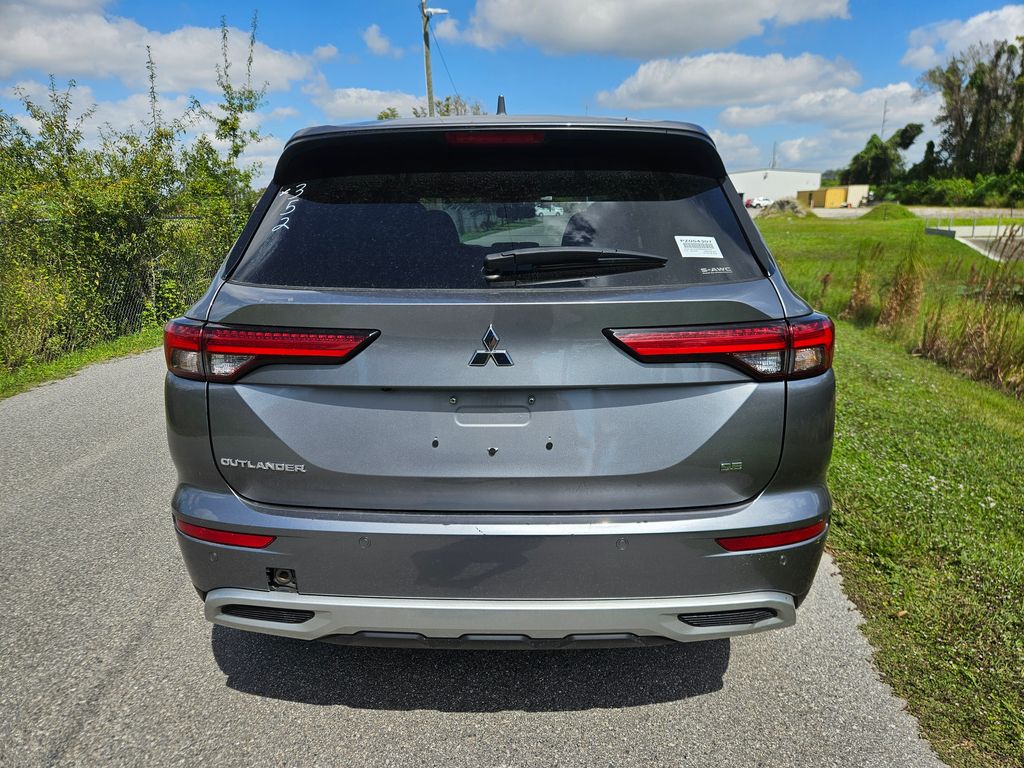 Thumbnail: 2023 Mitsubishi Outlander - 4