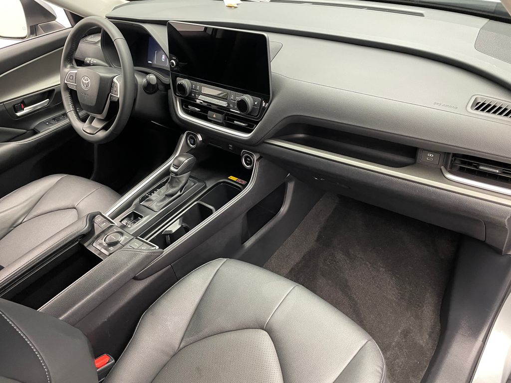 Thumbnail: 2024 Toyota Grand Highlander - 16