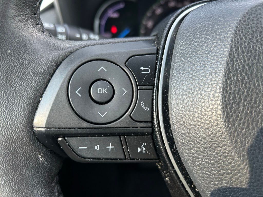 Thumbnail: 2021 Toyota RAV4 - 24