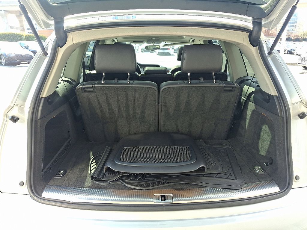 Thumbnail: 2011 Audi Q7 - 28