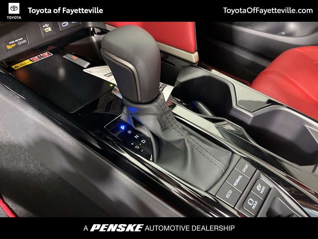 2025 Toyota Camry XSE 32