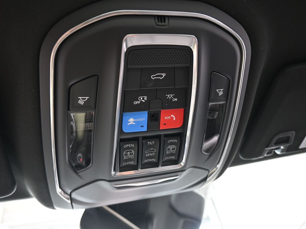 New 2025 Diamond Black Crystal Pearlcoat Jeep Limited image 22