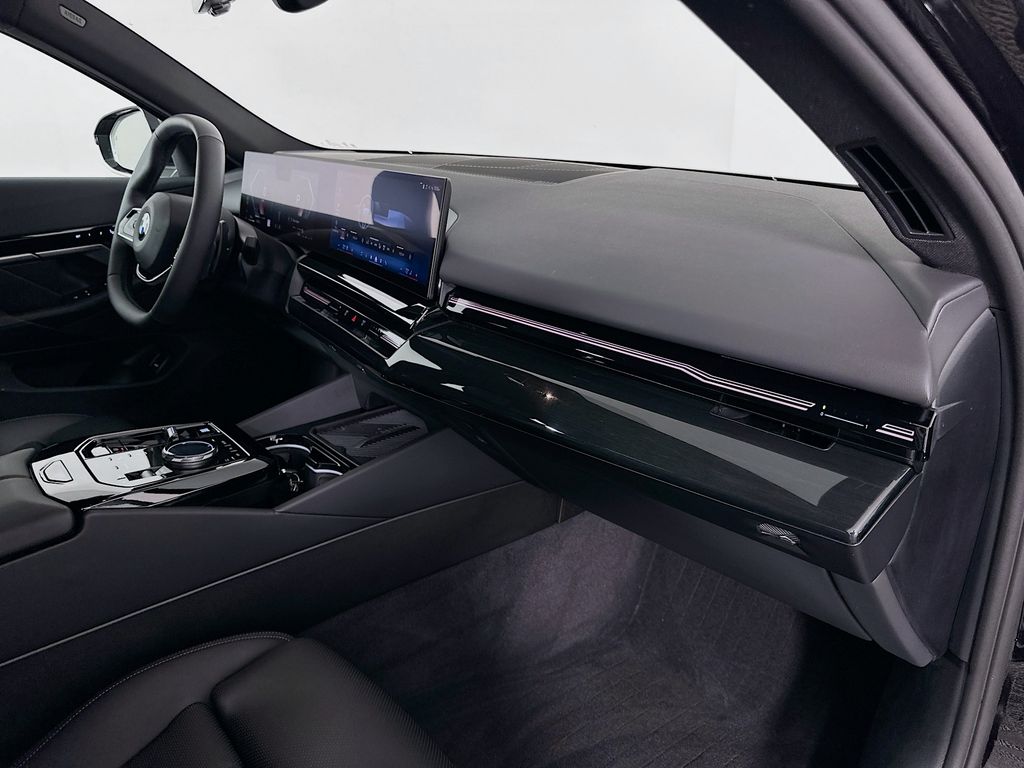 Thumbnail: 2025 BMW 5 Series - 30