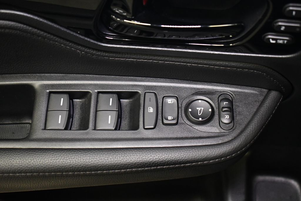 Thumbnail: 2023 Honda Odyssey - 16