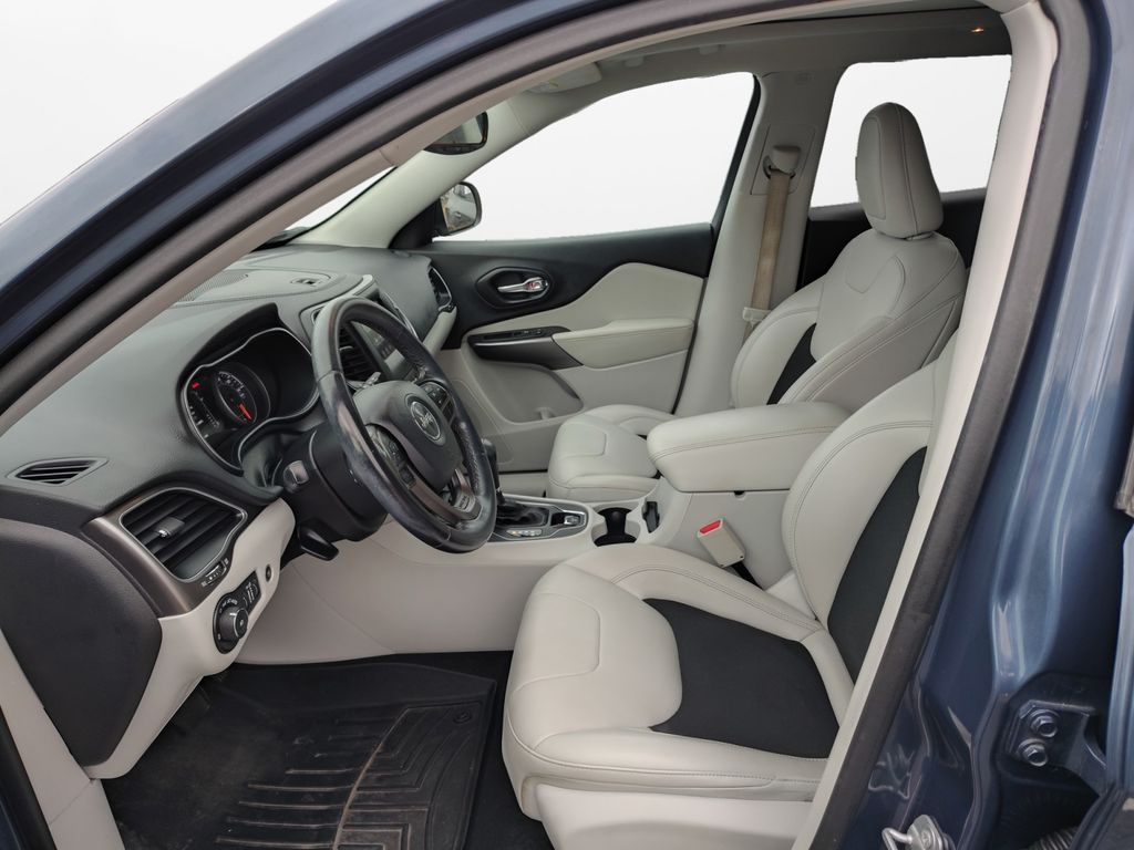 Used Car 2020 Jeep Cherokee  Latitude Plus For Sale Under $20,000 In Austin, Texas