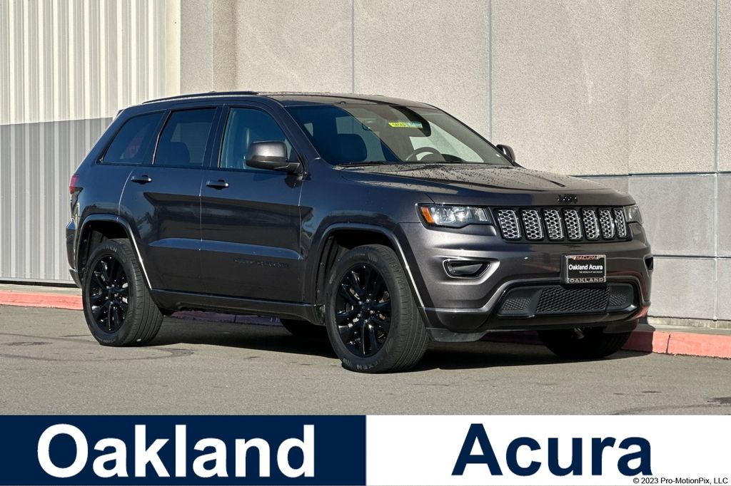 Gray (Granite Crystal Metallic Clearcoat) 2017 Jeep Grand Cherokee Altitude SUV / Crossover 4X2 8-Speed Automatic